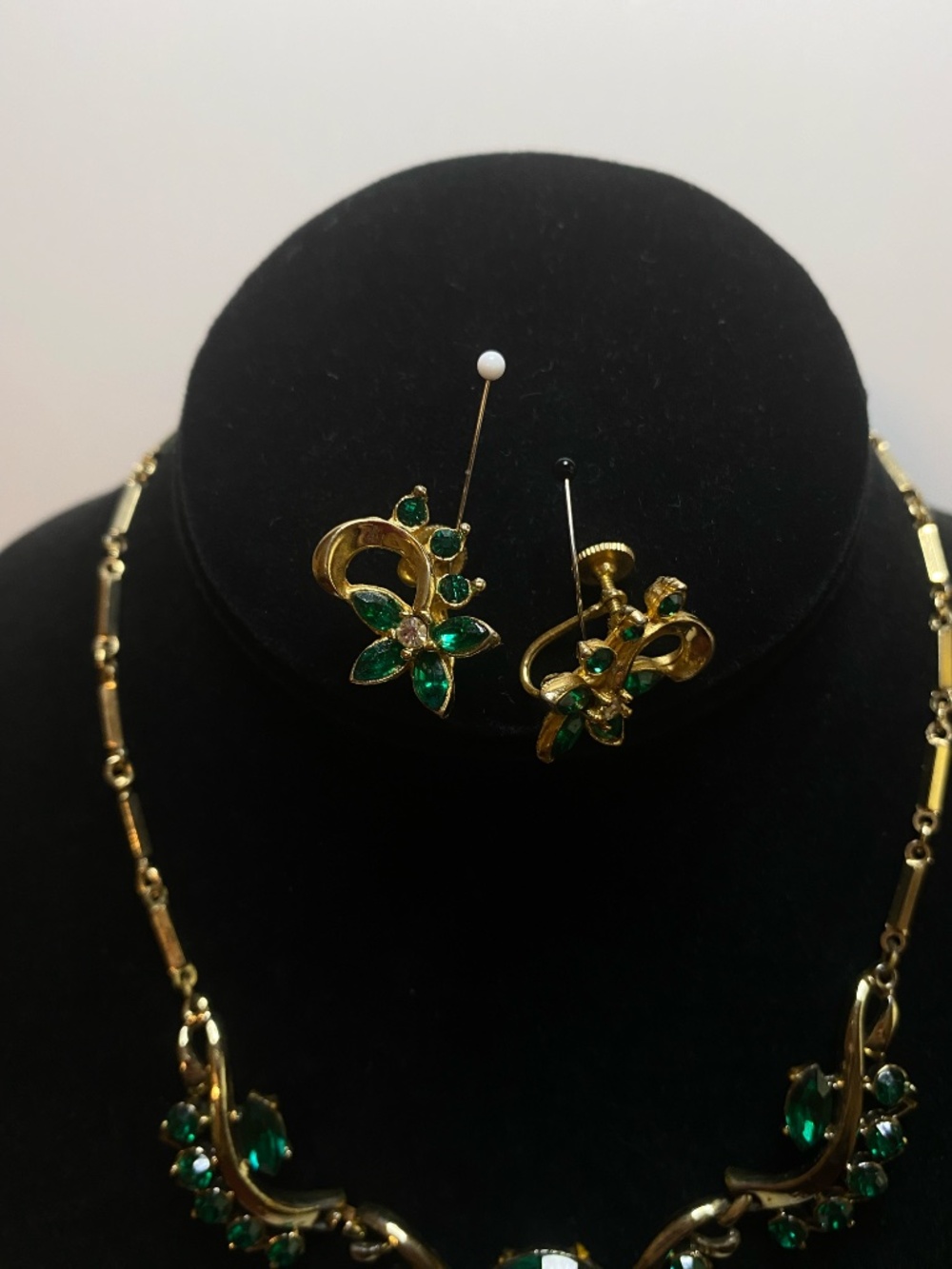 Emerald Rhinestone set - Picture 2 of 4